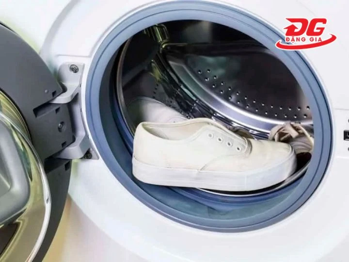 Có nên giặt giày Vans bằng máy