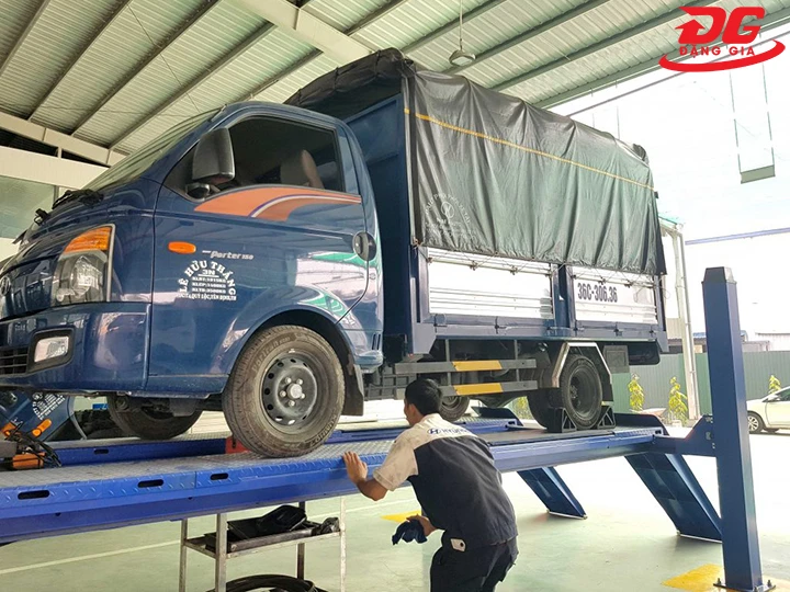 đỗ xe tải vào vị trí