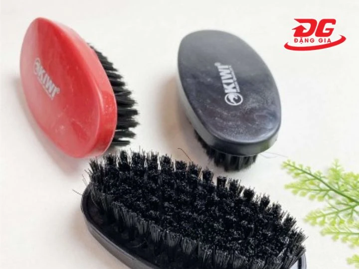 Bàn chải đánh giày Kiwi giá rẻ