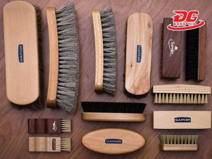 Bàn chải đánh giày là phụ kiện chăm sóc giày không thể thiếu