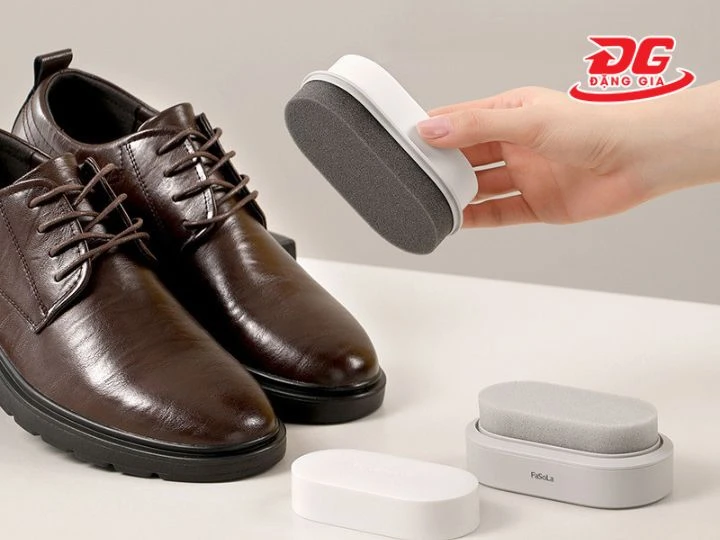 Bàn chải chuyên dụng để đánh bóng giày