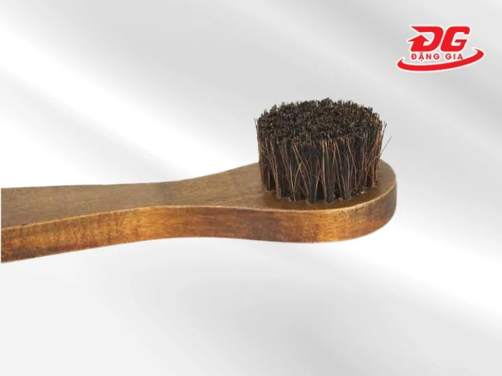Bàn chải chuyên dụng để lấy xi và tán đều