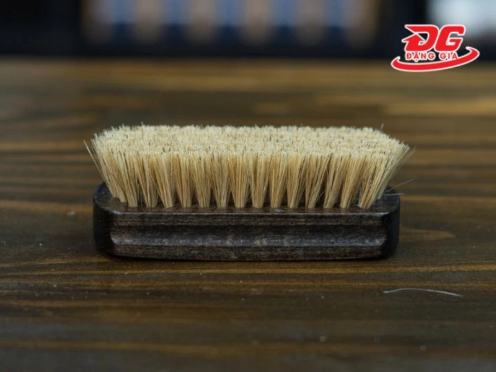 Bàn chải lông heo có độ cứng nhất định