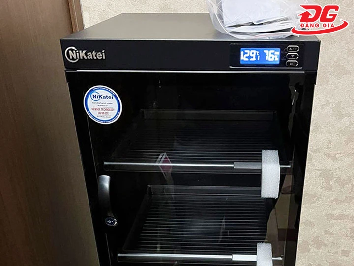 tủ chống ẩm Nikatei NC-180S kiểm soát ẩm hiệu quả