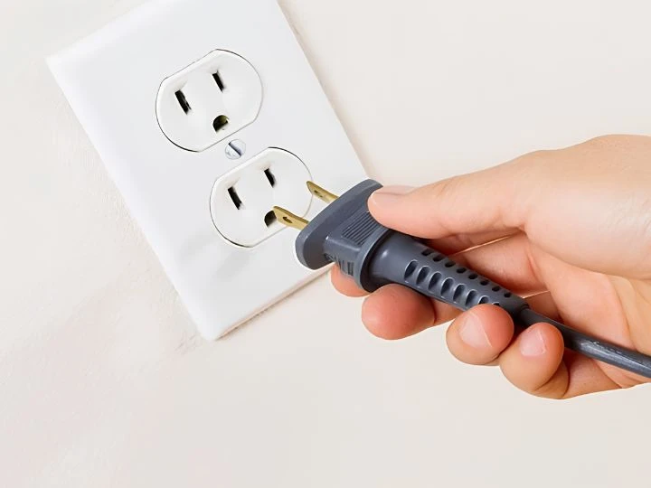 máy hút bụi 220V cắm điện trực tiếp