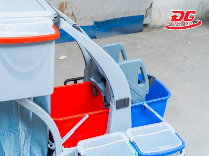 Kumisai KMS AF08191E trang bị sẵn xe vắt móp 2 xô