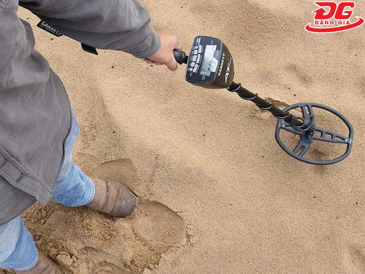 Có nên đầu tư máy dò kim loại cũ hay không?
