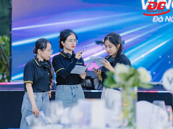 liên lạc đổi nhóm tức thì