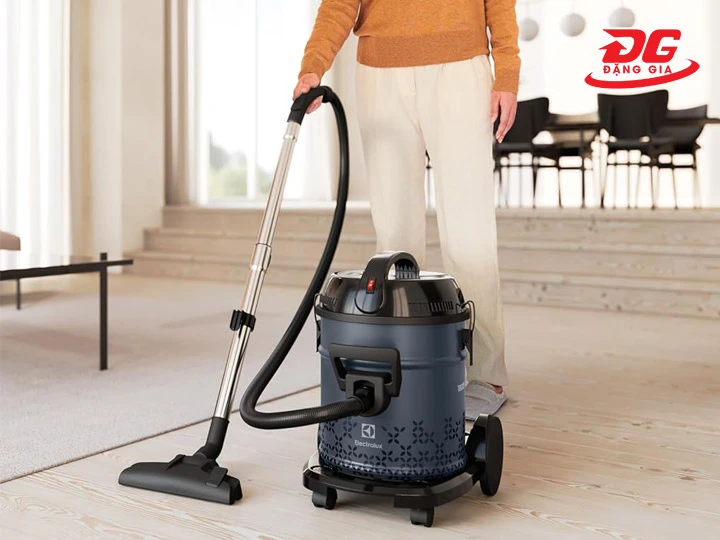 Máy hút bụi khô - ướt Electrolux Drum EFW51511