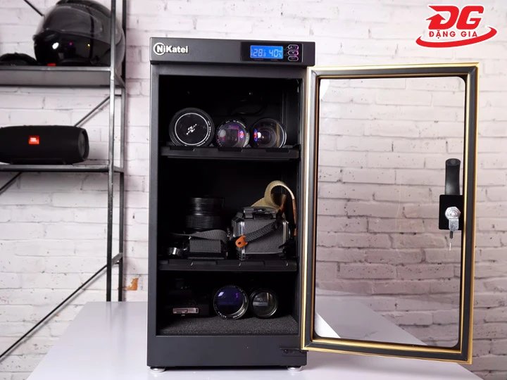 tủ chống ẩm Nikatei NC-50S có 2 khay chứa