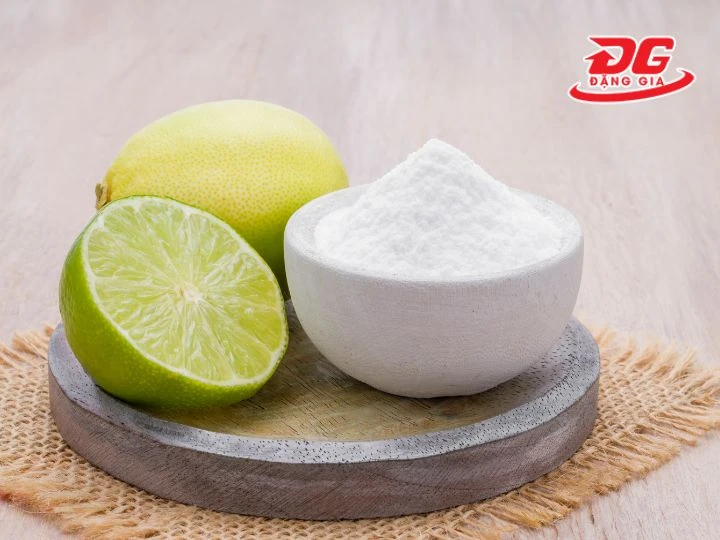 Vệ sinh sạch giày bằng baking soda và nước cốt chanh
