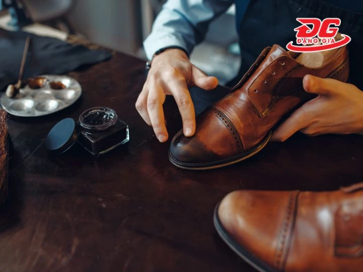 Lưu ý khi đánh xi giày da bạn nên biết