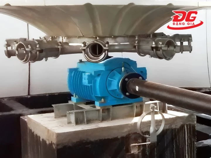 Hộp số có tác dụng giảm tốc độ và tăng mô-men xoắn cho quạt