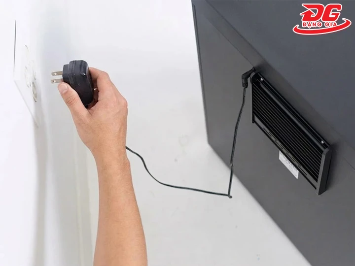 Ngắt nguồn để bảo dưỡng tủ chống ẩm