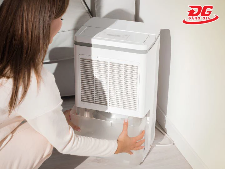 Nước từ máy hút ẩm có dùng được không, xử lý thế nào
