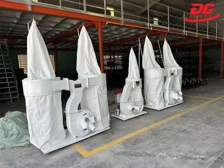 Máy hút bụi túi vải là giải pháp thu gom bụi khô, mùn cưa tối ưu cho các nhà xưởng.
