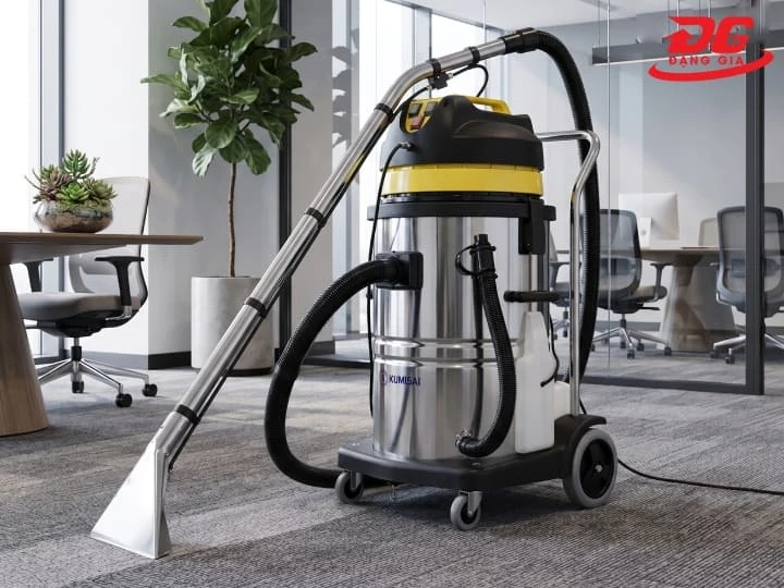 Máy phun hút giặt thảm giúp làm sạch sâu, đánh bay các vết bẩn cứng đầu trên sợi thảm.