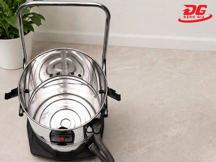 Thùng chứa dung tích 80l giúp thu gom lượng lớn rác thải