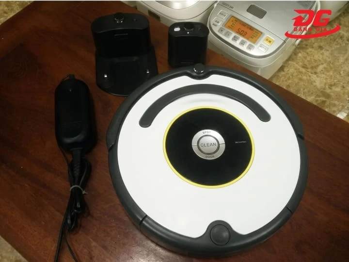 Robot hút bụi nội địa Nhật bãi vẫn dọn dẹp chính xác dù không có app tiếng Việt.