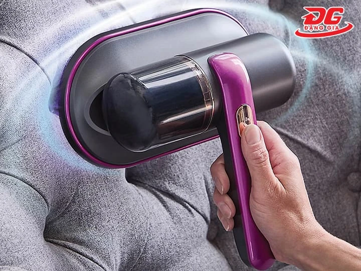 Máy hút lông mèo trên giường