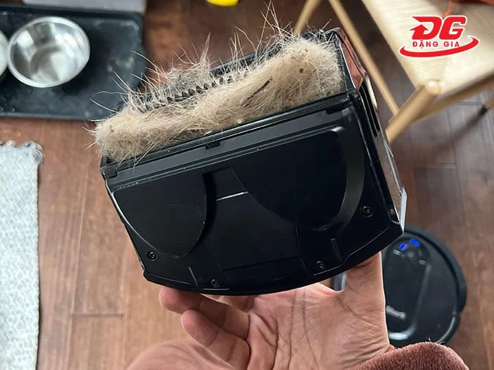 Hộp đựng bụi đầy đã được đổ nhưng vẫn báo lỗi