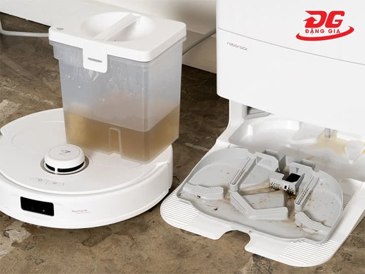 Robot không lau nhà do bình nước chưa lắp đúng 