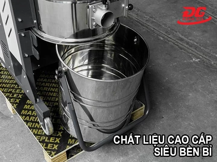 Đánh giá chất lượng máy thông qua độ dày dặn và vật liệu làm thùng chứa