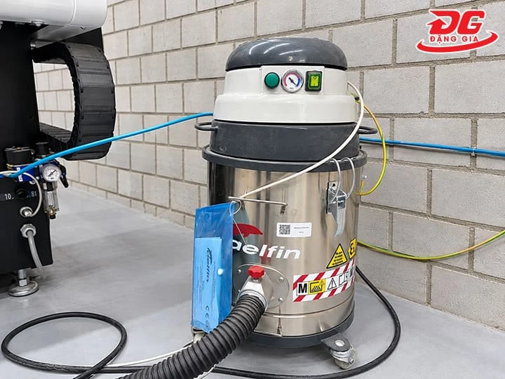 Máy hút bụi công nghiệp khô ướt Delfin 300BL chuyên dụng