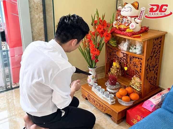 Quy trình vệ sinh bàn thờ bằng máy hút bụi
