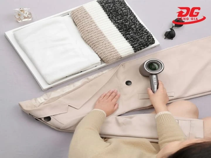 Model hút bụi cầm tay