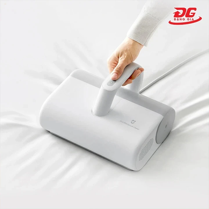 Máy hút bụi giường nệm chuyên dụng giúp loại bỏ triệt để mạt bụi và vi khuẩn sâu bên trong lớp vải.