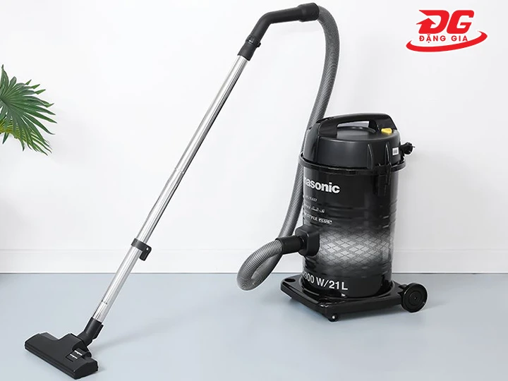 Máy hút bụi Panasonic MC-YL637SN49 