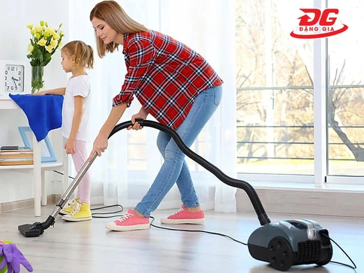 Nên ưu tiên các dòng máy có bánh xe và tay kéo để di chuyển linh hoạt, không tốn sức