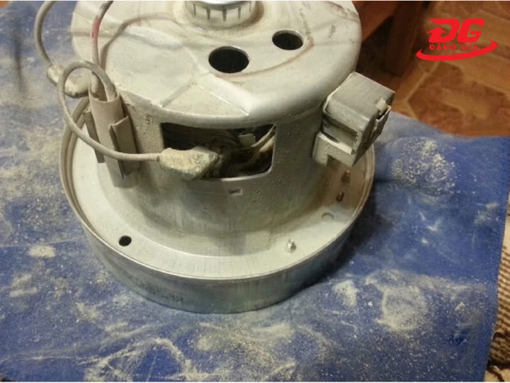 Động cơ (motor) bị hao mòn sau thời gian dài vận hành khiến công suất sụt giảm