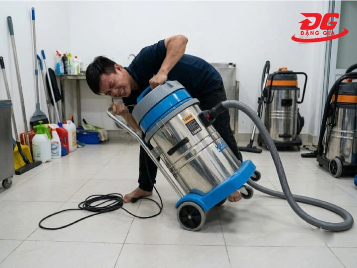 Kích thước cồng kềnh, máy nặng là nhược điểm đáng lưu ý