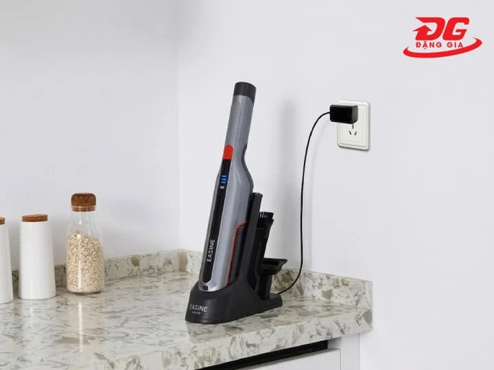 Máy hút bụi cầm tay ILIFE EASINE M50 gọn nhẹ, tiện lợi