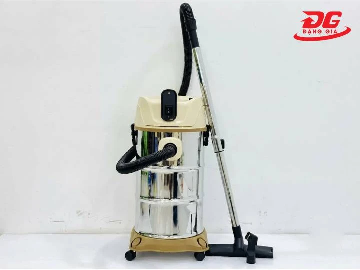 Với dung tích 30L, Sumika 230 phù hợp để làm sạch các khu vực có diện tích vừa và nhỏ