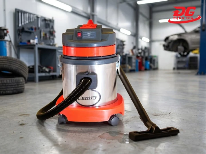 Máy hút bụi Camry sở hữu lực hút mạnh mẽ, phù hợp cho xưởng sửa chữa, gara ô tô