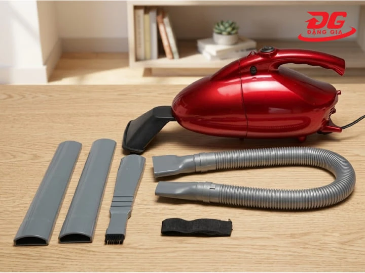 Vacuum Cleaner JK-08 có trọng lượng nhẹ chỉ 2,5kg, trang bị ngăn chứa 2L