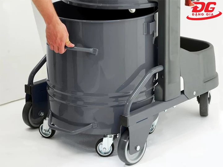 Lưu ý kiểm tra và vệ sinh thùng chứa