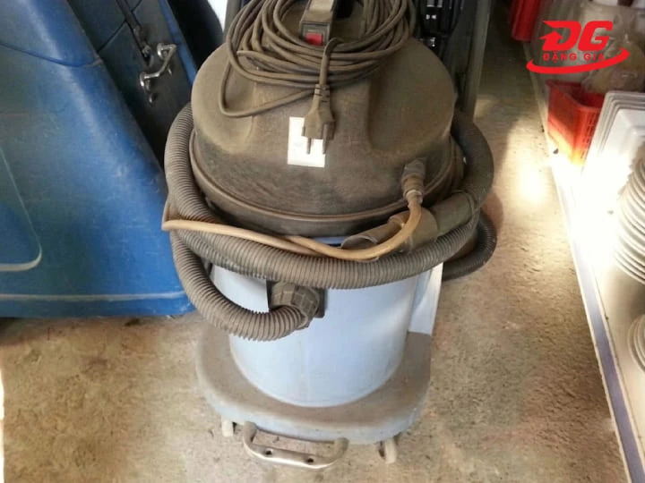 Động cơ quá cũ hoặc trục động cơ bị kẹt làm tăng ma sát và tải vận hành, khiến motor dễ nóng bất thường
