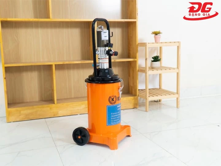 Máy bơm mỡ khí nén Kumisai KMS-12S (12 Lít)
