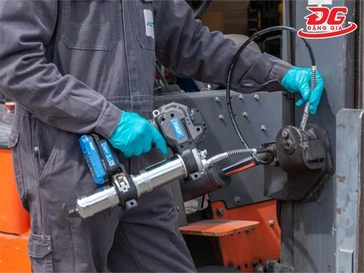 Máy bơm mỡ chạy pin SKF