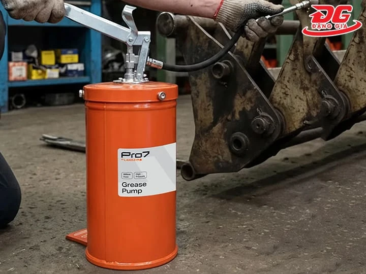 Mua máy bơm mỡ cơ động, thuận tiện khi sử dụng