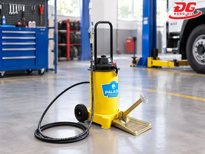Máy bơm mỡ bằng chân Palada GZ-6J (12 Lít)