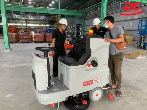 Khám phá máy chà sàn liên hợp ngồi lái Kenper Hussar 870B công suất lớn