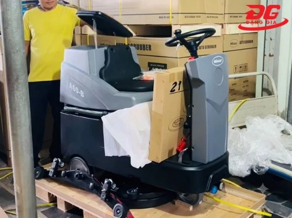 Máy chà sàn ngồi lái Hiclean A60B: Làm sạch nhanh hiệu quả
