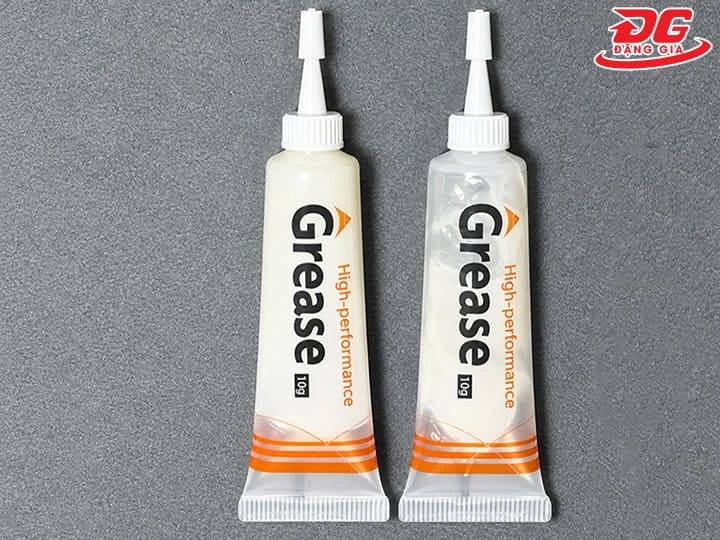 Bảo quản mỡ bò trắng đúng quy cách trong hộp kín để duy trì chất lượng bôi trơn từ 12 đến 36 tháng