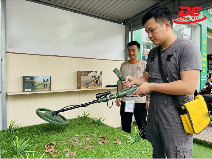 Người mua nên kiểm tra và vận hành thử máy dò để đánh giá độ nhạy trước khi chọn mua