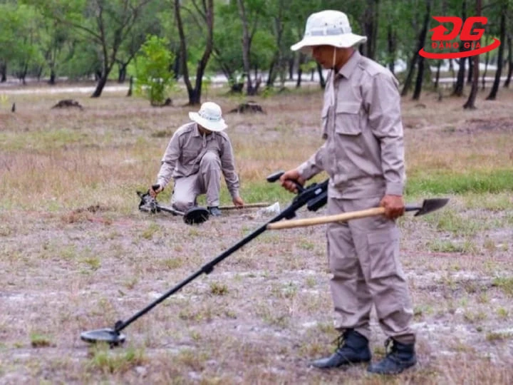 Thao tác cân bằng mặt đất giúp triệt tiêu hiện tượng báo tín hiệu giả do đất nhiễm khoáng